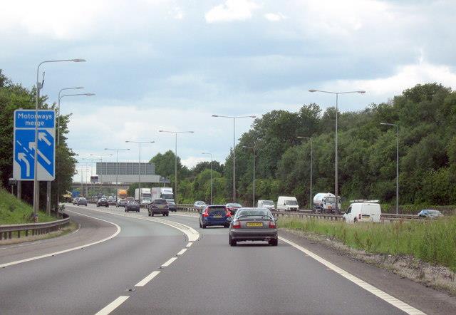 Urodziła dziecko na poboczu autostrady M42