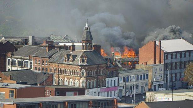 Ogromny pożar dawnej fabryki w Hockley