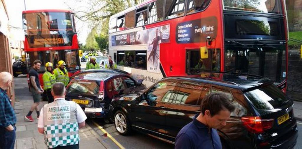 Kolizja z udziałem dziesięciu pojazdów zablokowała w czwartek centrum Sutton Coldfield