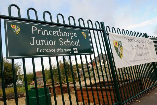 Alarm bombowy w dwóch szkołach w Weoley Castle