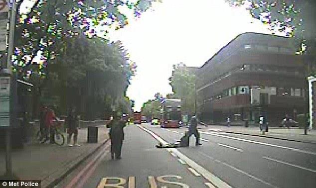 Polak bestialsko pobił 52-latka i zostawił go na ulicy przed nadjeżdżającym autobusem