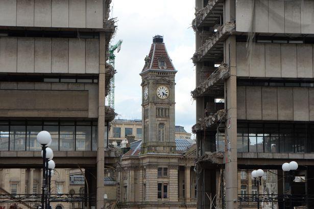 Budynek Central Library w Birmingham przecięty w połowie