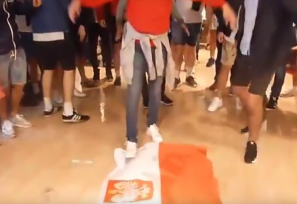 Angielscy kibice znieważyli polską flagę