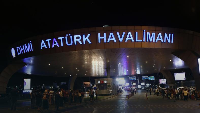 Zamach na lotnisku w Stambule