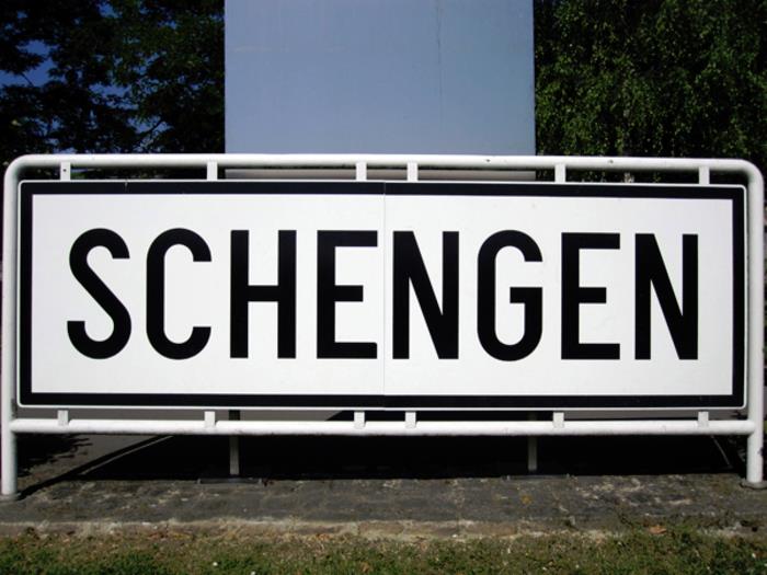 Europosłowie zagłosowali za przywróceniem kontroli na granicach