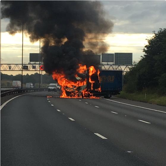 Pożar ciężarówki na M6