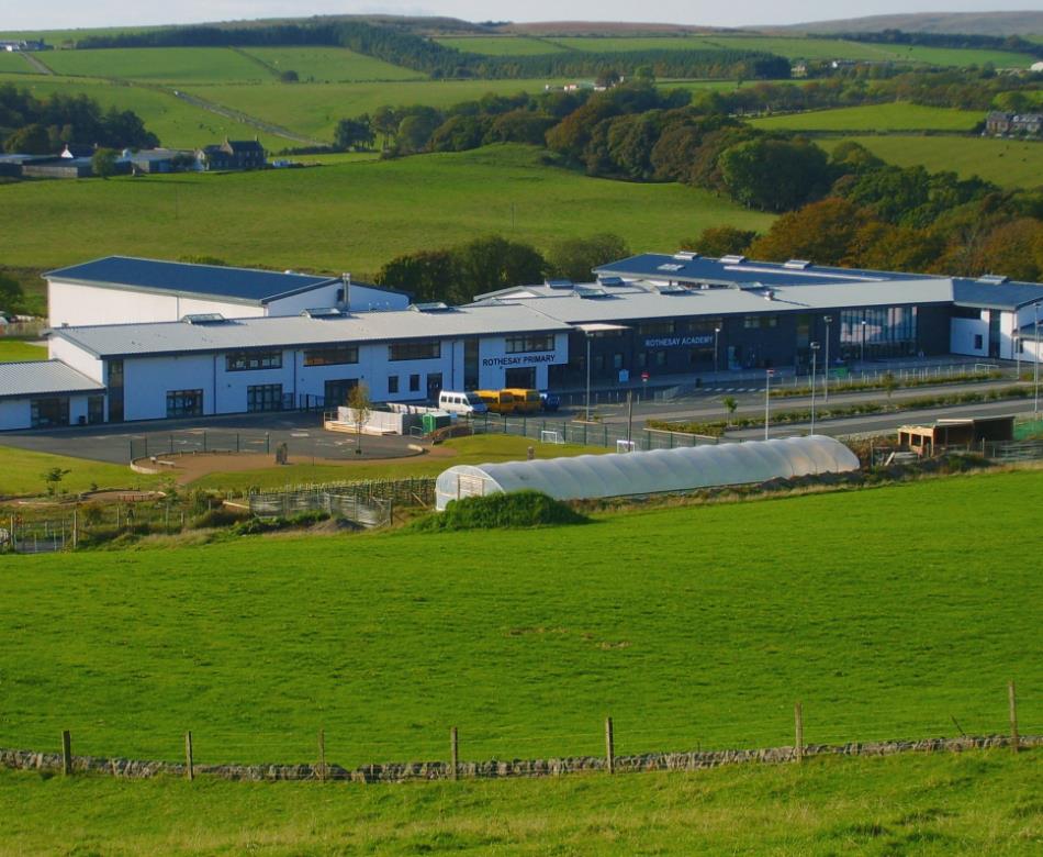 Syryjscy uchodźcy narzekają na warunki panujące na szkockiej wyspie – jest pełna starych osób