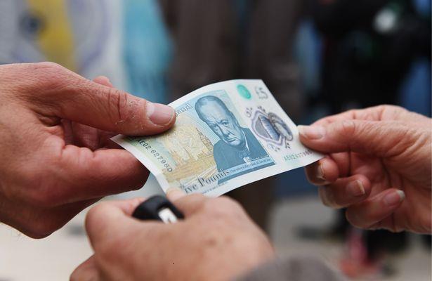 Od września do obiegu wejdzie plastikowe £5