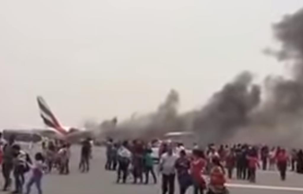 Awaryjne lądowanie na lotnisku w Dubaju. Samolot stanął w płomieniach