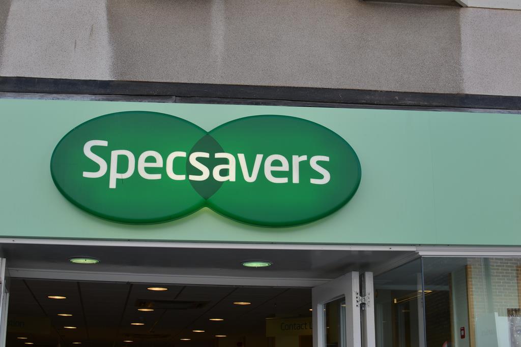 Specsavers rozważa zamknięcie Aston Labs – 200 osób może stracić pracę
