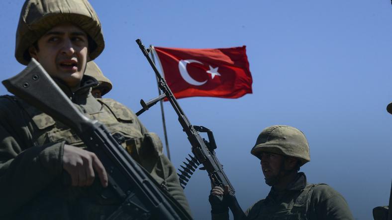 Turcja: rozpoczęła się operacja zbrojna przeciwko IS w Syrii
