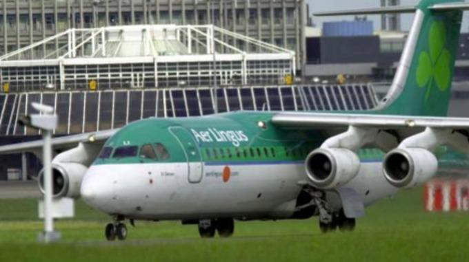 Awaryjne lądowanie samolotu lecącego z Birmingham do Cork