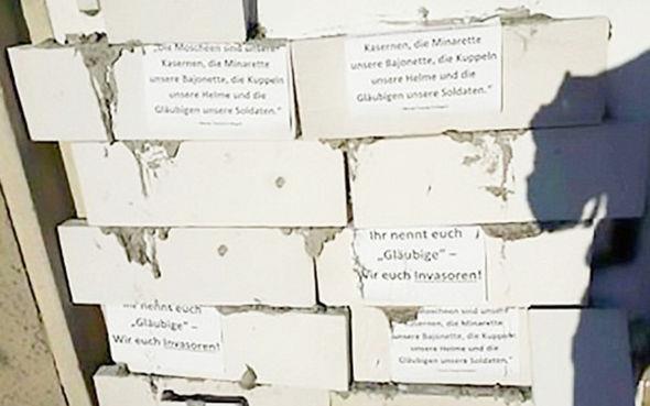 W Niemczech wandale zamurowali wejście do meczetu