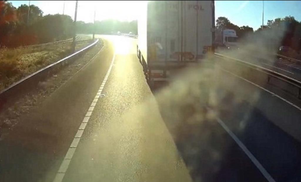 Polski kierowca ciężarówki zasypia za kółkiem