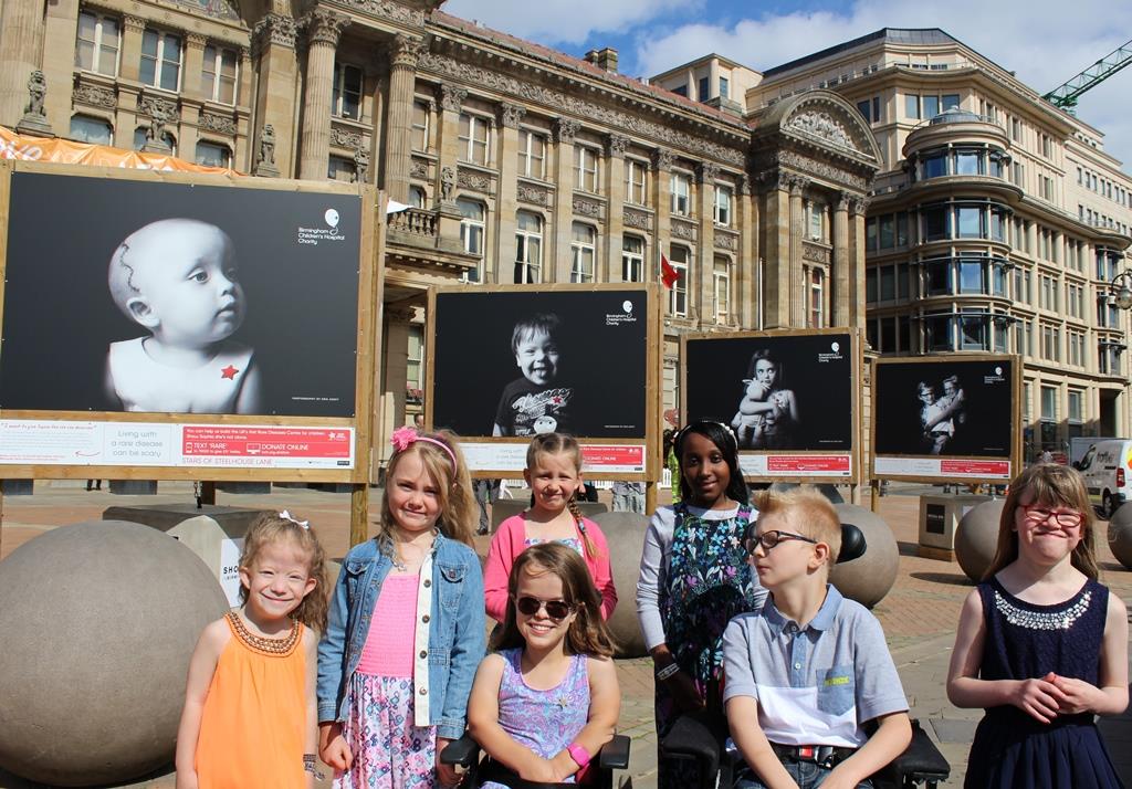 Szpital dziecięcy zbiera pieniądze na nowy oddział – mali pacjenci gwiazdami kampanii