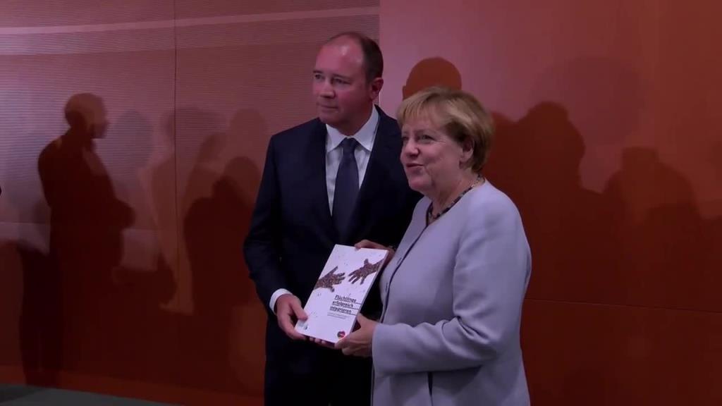 Angela Merkel spotkała się z przedstawicielami dużych firm ws. zatrudniania imigrantów