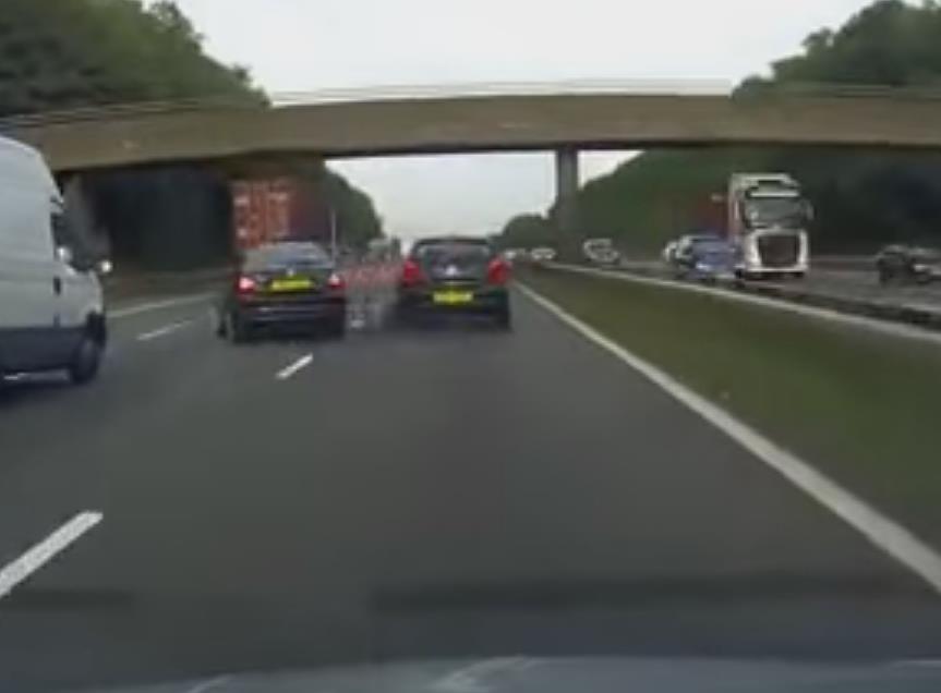 Przerażające nagranie z autostrady – groźny wypadek na M6