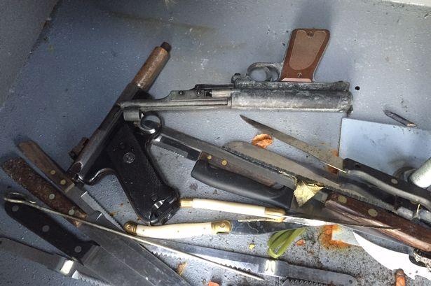 West Midlands Police w ciągu zaledwie roku skonfiskowała w szkołach 41 noży