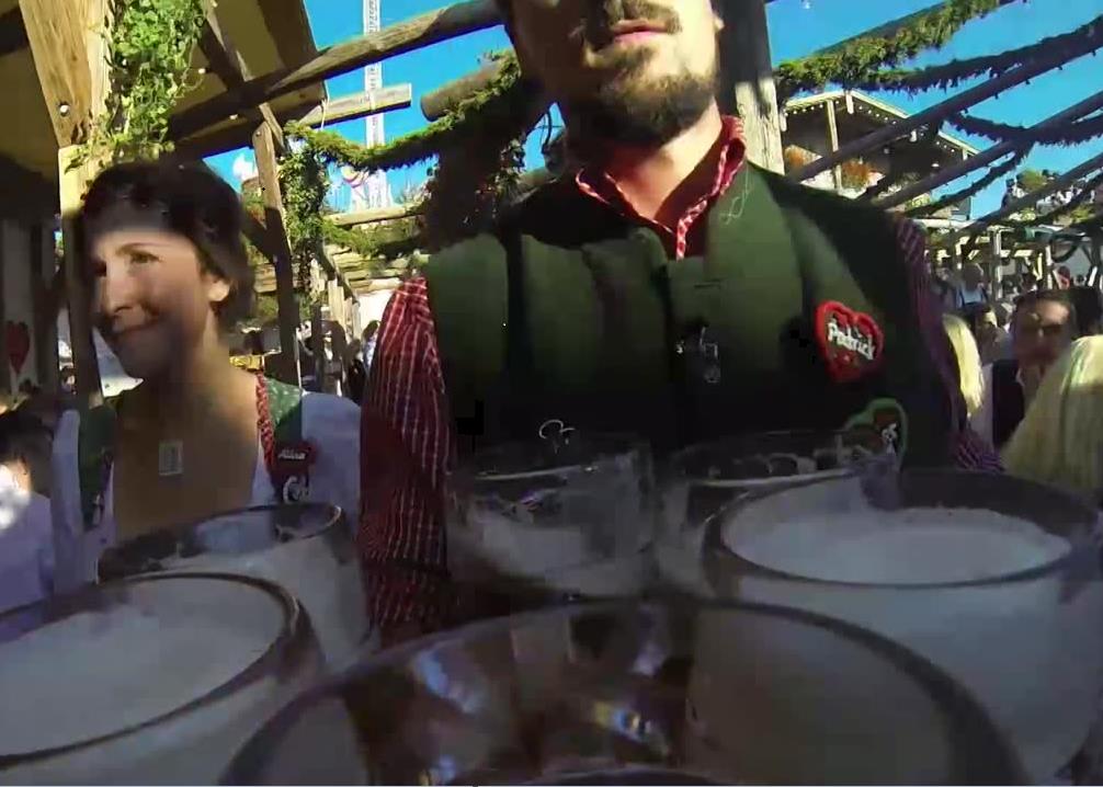 Mniej miłośników piwa na Oktoberfest w Monachium. Liczba uczestników spadła o połowę