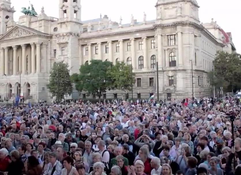 Solidarni z uchodźcami. Demonstracja poparcia w Budapeszcie przed referendum ws. kwot