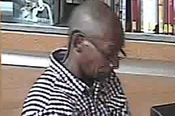 Mężczyzna wyciął dziurę w spodniach i obnażał się w Library of Birmingham