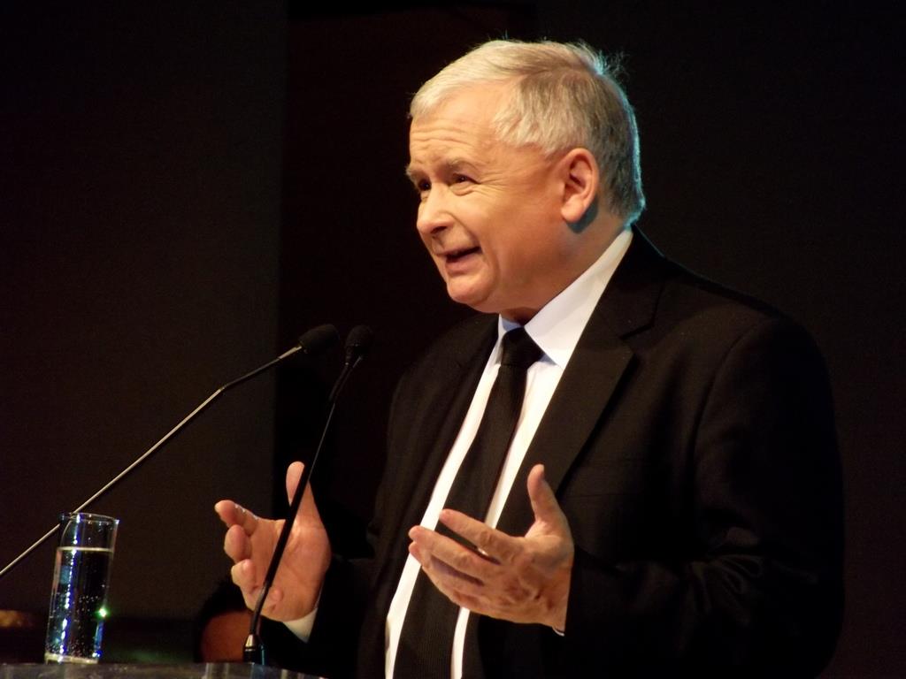 Kaczyński chce by kobiety rodziły nawet dziecko mocno zdeformowane