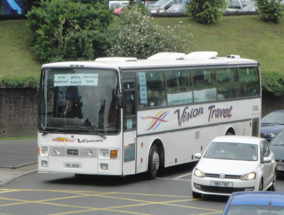 Muzułmanin zatrzymał autobus pełen dzieci na ruchliwej drodze, bo musiał się pomodlić