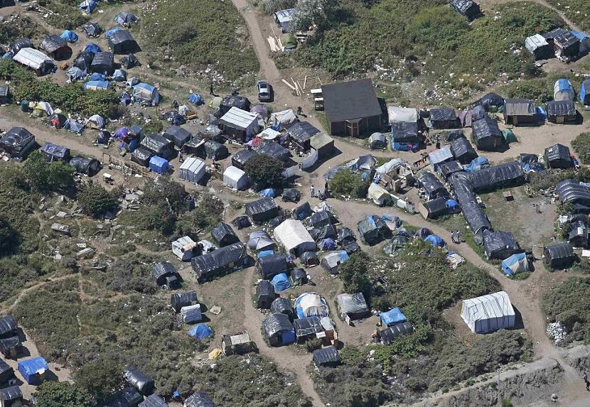 UK przyjęła pierwszą grupę dzieci z obozu z Calais