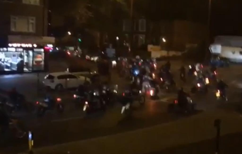 Zamaskowani motocykliści atakowali policjantów w Halloween