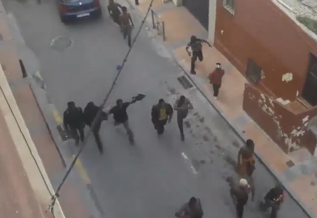 Afrykańscy imigranci szturmowali granicę hiszpańskiej enklawy