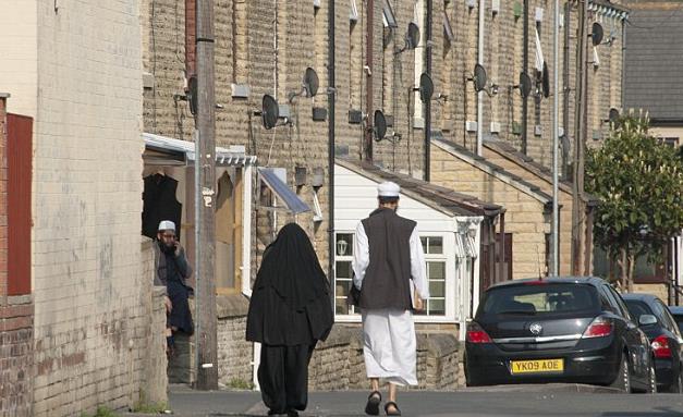 Brytyjskie miasteczko zdominowane przez muzułmanów – żyje tam tylko 48 białych mieszkańców