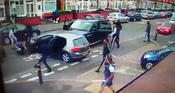 Bójka w Birmingham: mężczyźni uzbrojeni w maczety i kije baseballowe