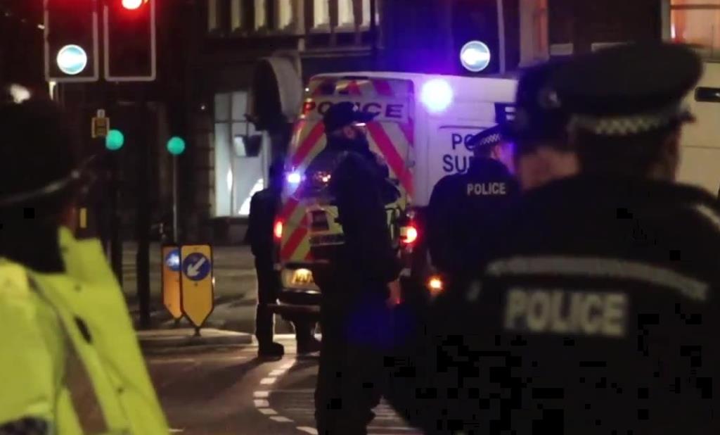 200 uzbrojonych w noże więźniów wszczęło bunt w zakładzie karnym w Bedford