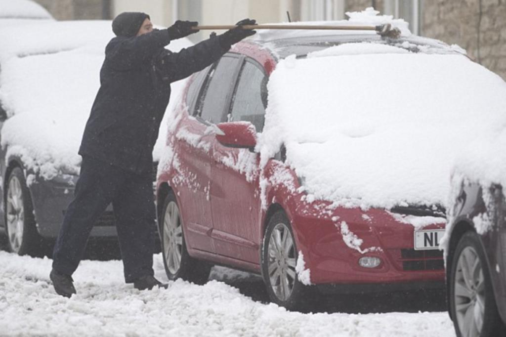 Opady śniegu przyczyniły się do powstania trudności w podróżowaniu po kraju