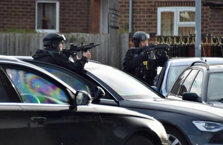 Interwencja uzbrojonej policji w Kitts Green