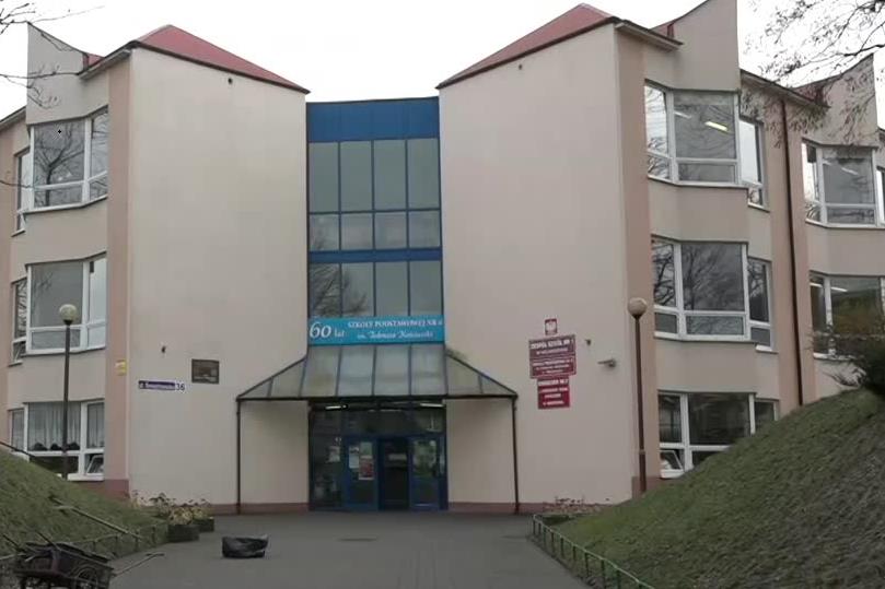 Sami wymierzyli sprawiedliwość. Rodzice mieli pobić koleżankę swojej córki na szkolnym korytarzu