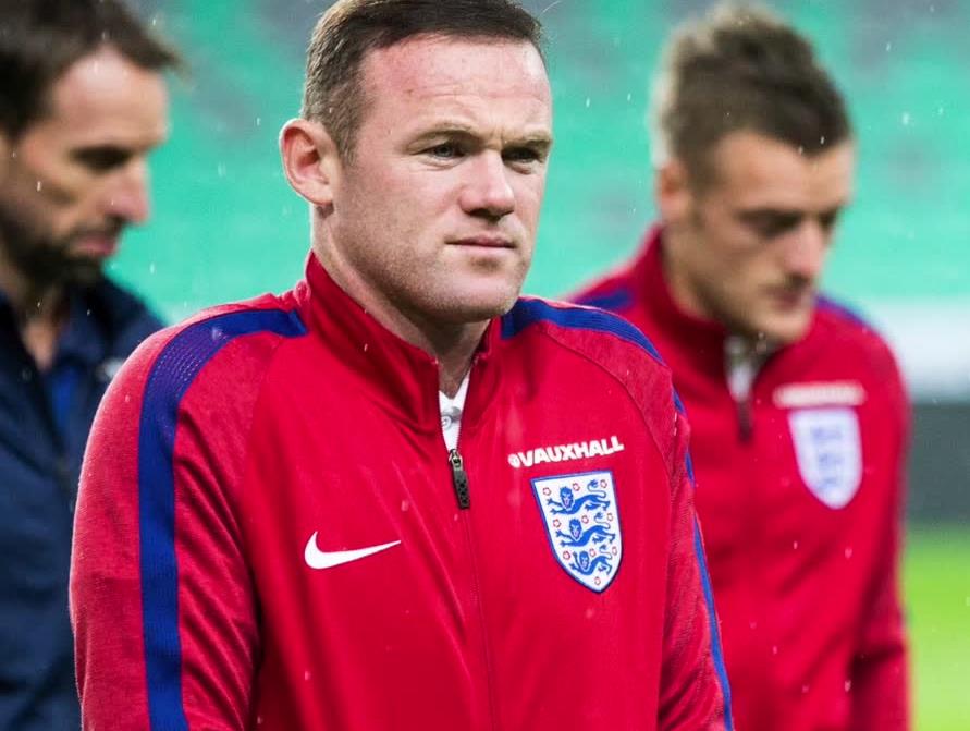 Zdjęcia pijanego Wayne'a Rooney'a obiegły świat – zamiast grać, balował do świtu