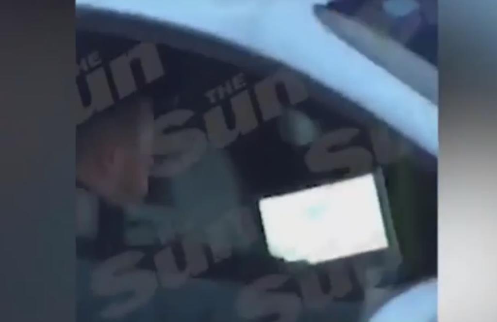 Kierowca prowadził samochód na M25 i jdnocześnie korzystał z laptopa