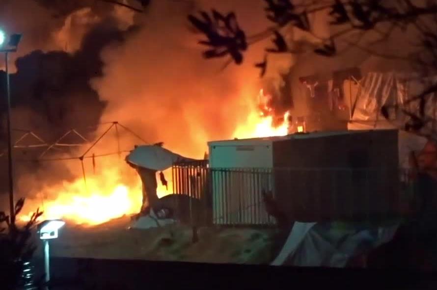 Pożar ośrodka dla uchodźców na Lesbos. Zginęła matka i 6-letnie dziecko