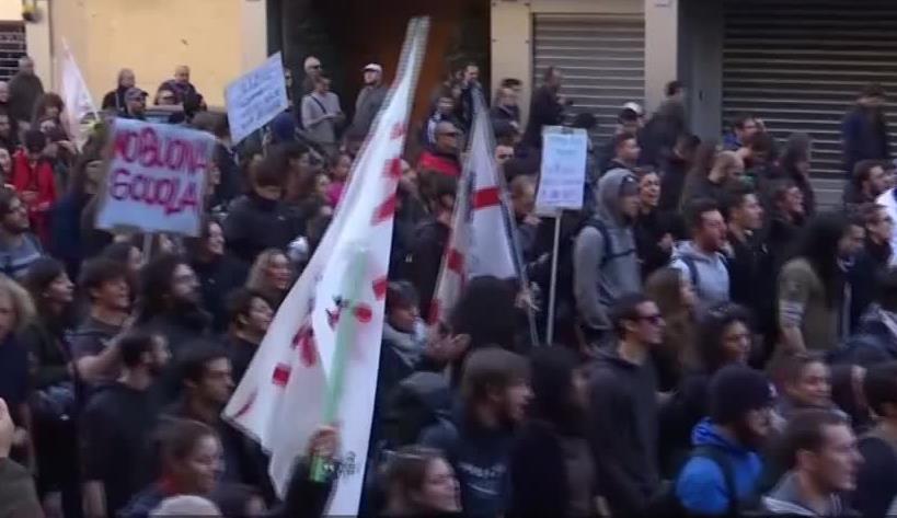 W Rzymie kilkanaście tysięcy osób protestowało przeciwko reformie Senatu