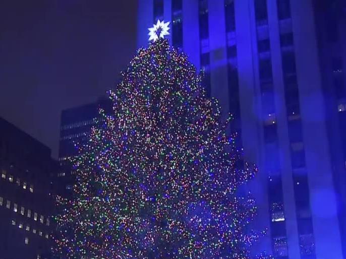 Najsłynniejsza choinka świata już świeci przy Rockefeller Center w Nowym Jorku