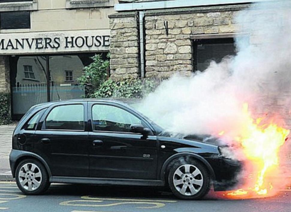 Vauxhall ma kolejne problemy – ogień pod deską rozdzielczą w modelach Corsa D i E