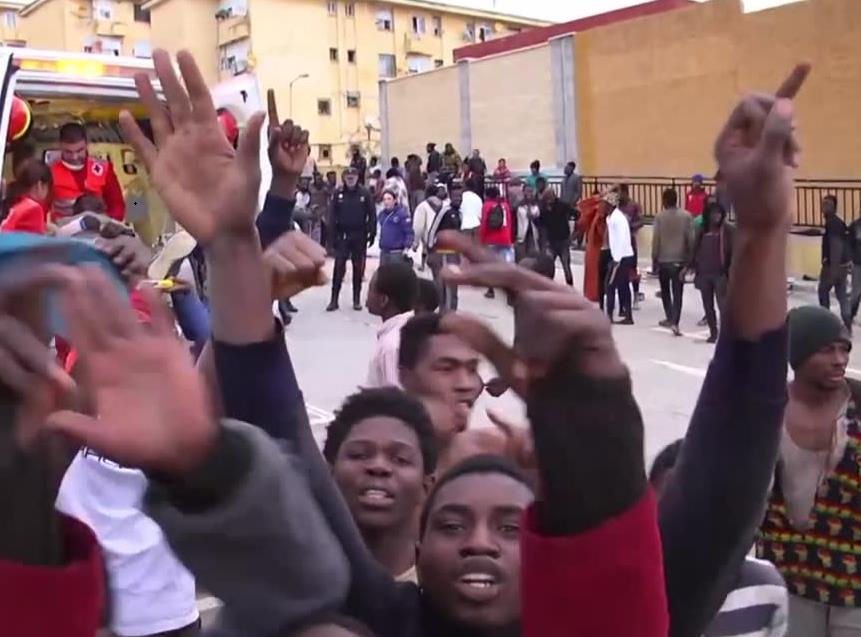 250 migrantów przedarło się do hiszpańskiej enklawy w Afryce