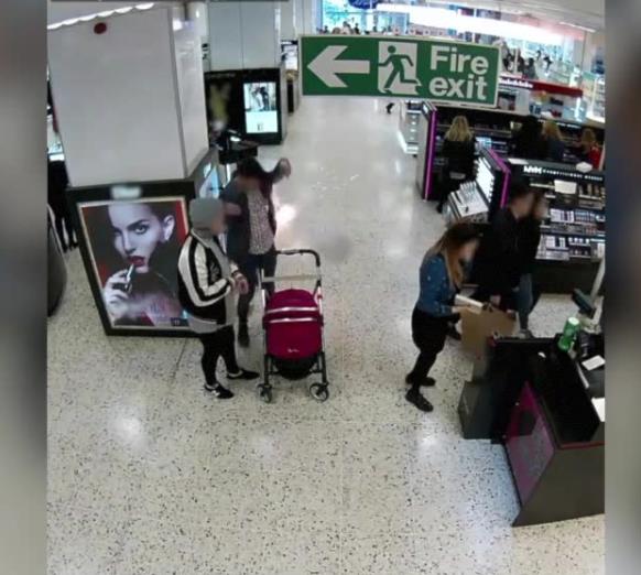 E-papieros eksplodował w kieszeni. Nagranie z monitoringu w Leeds