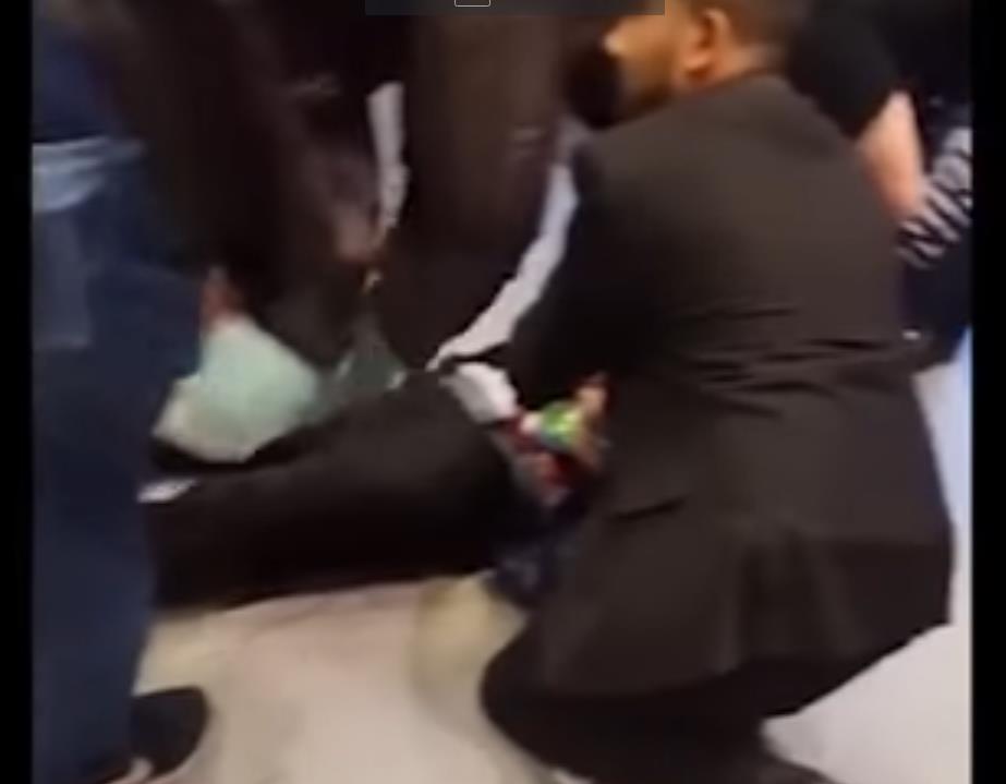 15-latek dźgnięty nożem w sklepie JD Sports w Londynie