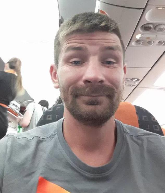 Polski przestępca podciął sobie gardło na sali rozpraw