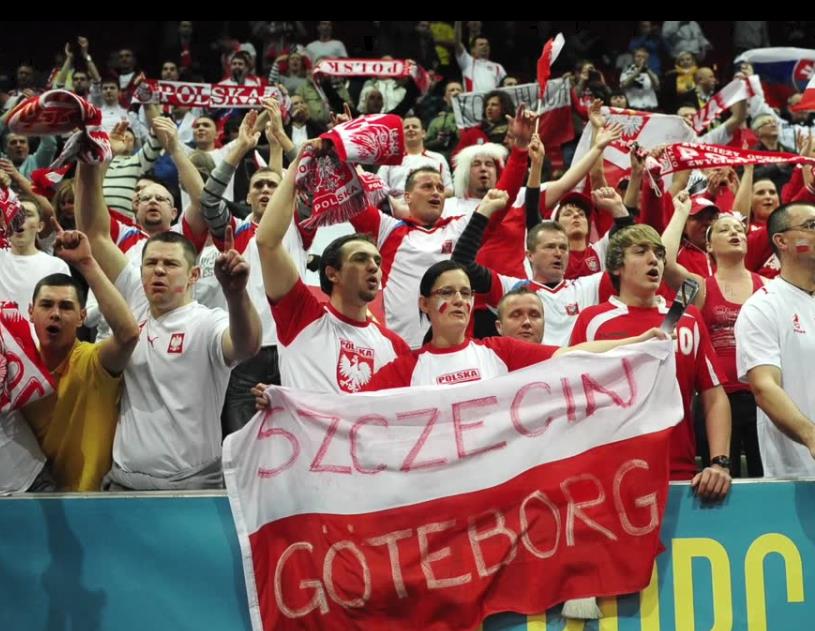 Polscy kibice masowo łamią prawo? „Nie róbmy z flagi tablicy ogłoszeniowej”