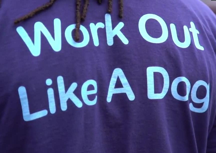 Ćwicz, jakbyś był psem. W Londynie wymyślili niekonwencjonalną alternatywę dla CrossFitu