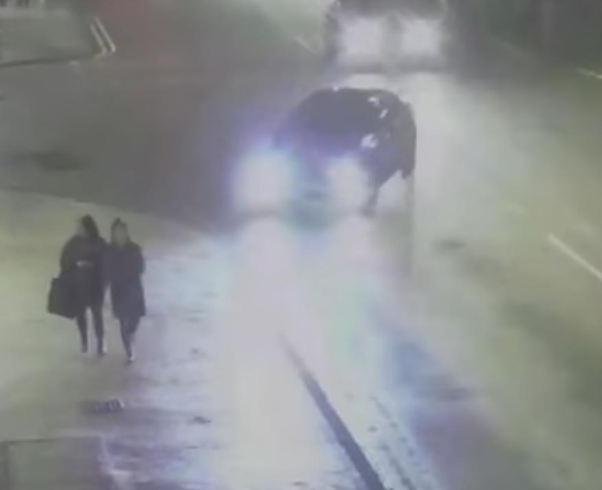 17-latka potrącona na chodniku – policja apeluje do świadków i sprawcy