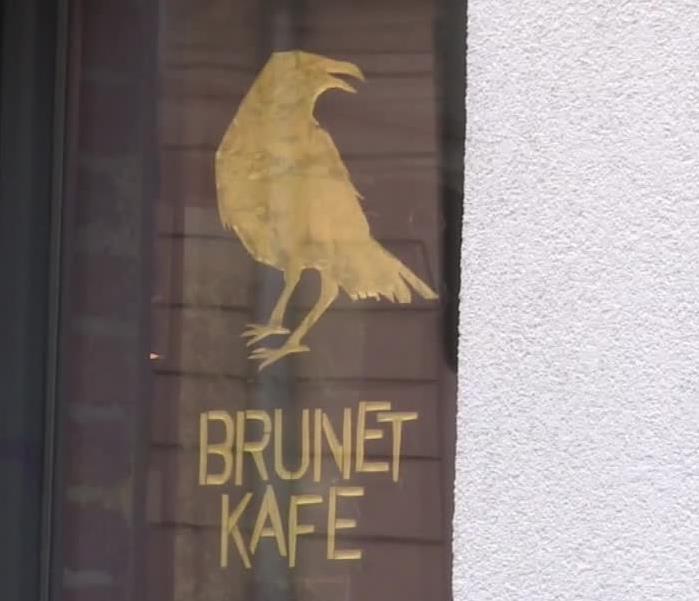 Wyłamane zamki, porysowane szyby. Zdewastowano Irańską kawiarnię